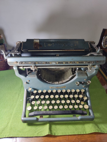 Antigua Máquina De Escribir Underwood