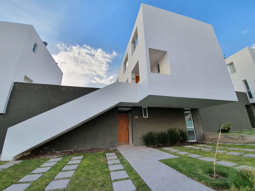 Hermosa Casa En El Mirador, Tipo Duplex, Planta Baja, Con Gr