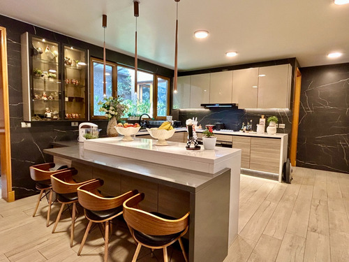 Condominio / Exclusiva Y Amplia Casa