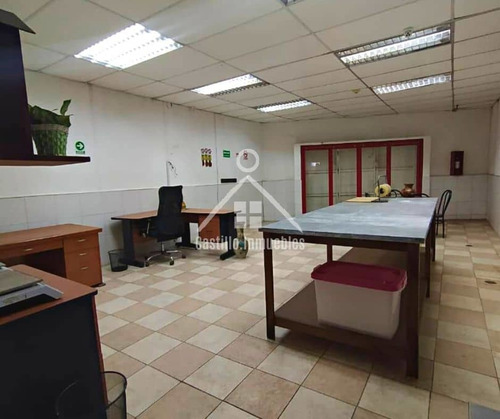 Imagen 4 de 11 de Venta Amplio Galpón 1100mts Santa Mónica