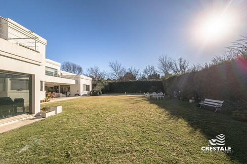 Venta Casa 5 Dormitorios Kentucky Club De Campo Barrio Privado