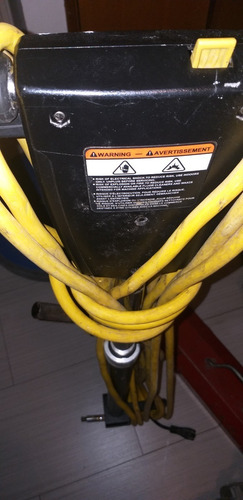 Imagen 5 de 6 de Pulidora Industrial 21 .marca Windsor.4 Pulgadas