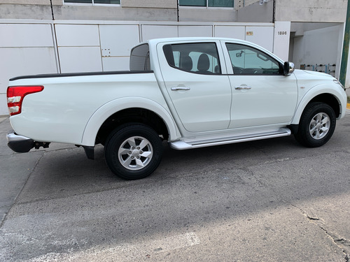 Mitsubishi L200 2.4 Cabina Doble 4x2 Mt