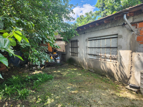 Casa A Terminar, Con Amplio Terreno En Venta.