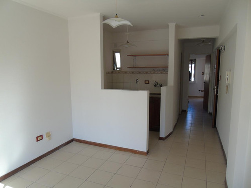 Imagen 2 de 10 de Departamento En Venta En La Plata Calle 8 E/ 44 Y 45 - Dacal Bienes Raices