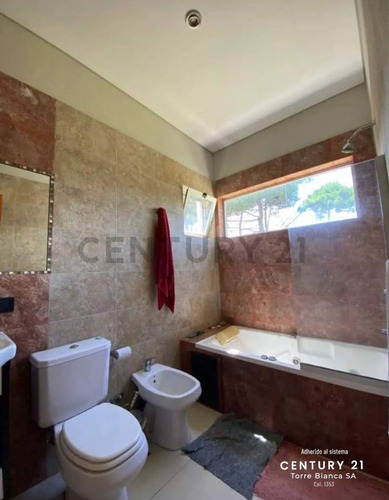 Alquiler Anual! Casa En Barrio Nayades - Pinamar