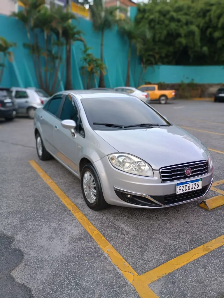 Fiat Linea 1.8 16v Essence Flex Dualogic 4p