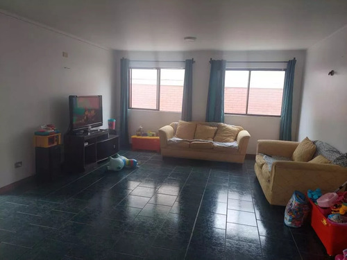 Se Vende Gran Propiedad Con Excelente Ubicación Céntrica.