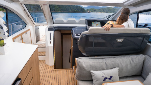Lancha Nx 50 Invictus Design, Navegabilidade, 24 Pessoas