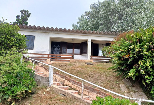 Inmobiliaria Costa Azul Vende Casa De Tres Dormitorios Y Dos Baños A 3 Cuadras De La Playa De Costa Azul