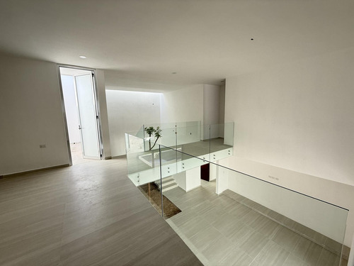Casa En Venta Merida, En Privada, Con 562 Mt De Construccion