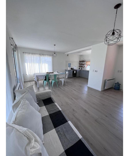 Casa En Venta Canning Barrio San Lucas 4 Amb