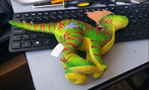 Jurassic World Toy Factory Hybrid Raptor Plush 28 Cms (Usado)