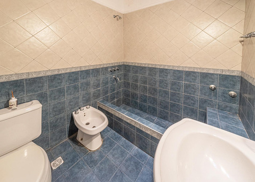 Venta 2 Locales, Casa En Planta Baja Y Departamento En Moron