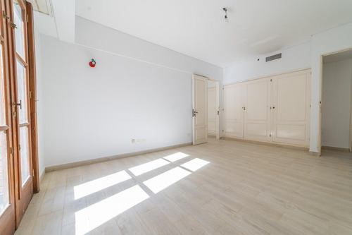 Imagen 28 de 30 de Venta / Alquiler - Imponente Casa En La Lucila Partido De Vicente Lopez - A Metros Del Río