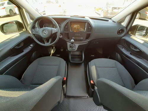 Imagen 8 de 16 de Mercedes Benz Vito 111 Cdi Furgon Plus Aa 2021