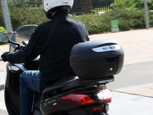 Imagen 8 de 8 de Baul Moto Shad 26 Litros Sh26 Con Base