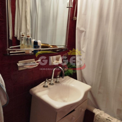 Venta De Casa 5 Amb. En Ramos Mejia Con Fdo. Con Quincho