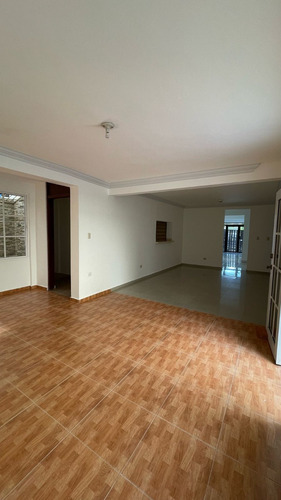 Alquilo Local Comercial 1er Nivel En El Galá, Próximo A La John F. Kennedy Con Núñez