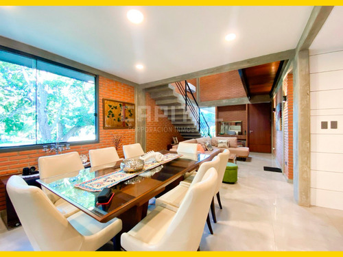 Moderna Casa En Venta En El Urubo Condominio Mirage