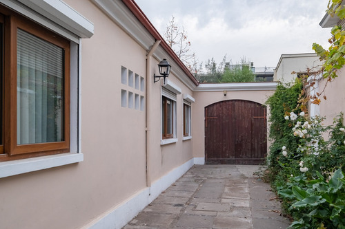 Casa Con 527 M2 De Terreno, Remodelada, Piscina, 5 Dorm.