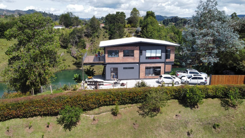 Casa En Arriendo En Municipio Del Peñol