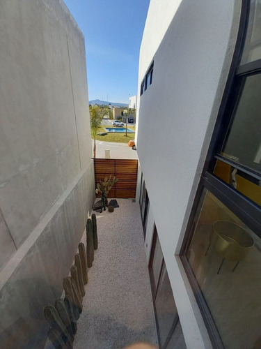 Hermosas Casas En Juriquilla, 3 Recamras, 2.5 Baños, Alberca, Vanguardist