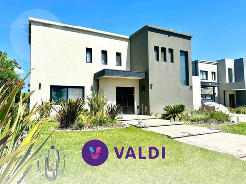 Casa A Laguna En Venta - Barrio Los Talas, Canning