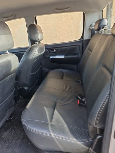Imagen 11 de 11 de Toyota Hilux 3.0 Cd Srv Cuero 4x4 5at - A4 2015