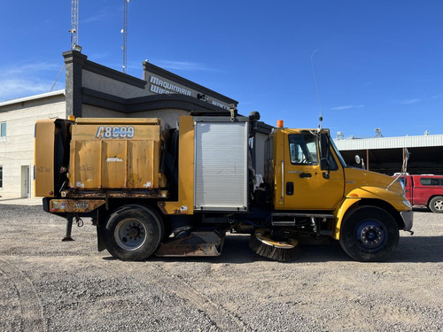 Schwarze A8000 Camion Con Barredora Camion International