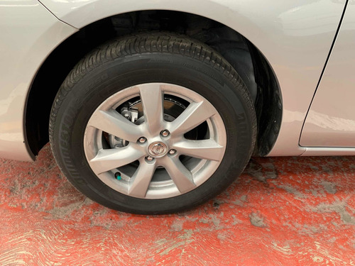 Imagen 12 de 13 de Nissan Versa 1.6 Advance Std 5 Vel Ac 2013