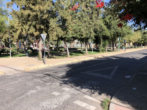 Vende Casa Grande 4 Dorm, 2 Baños, A Pocas Cuadras Metro Rod