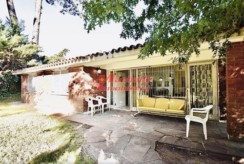 Casa En Zona Playa Mansa- Ref: 6342