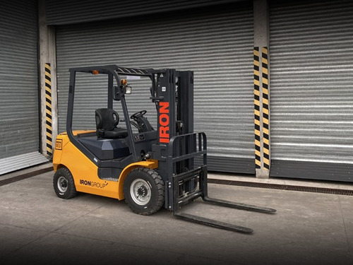 Imagen 1 de 8 de Autoelevador Iron 2.5 Tn - T. Triple - Desp.lat(dolar Ofic)