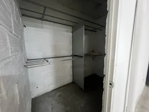 Bodega En Arriendo Ubicada En El Poblado Sector Almacentro (24940).