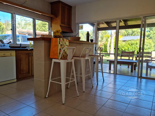 Casa 4 Dormitorios Con Piscina Sobre Ruta 10 ,interbalnearia Solanas.