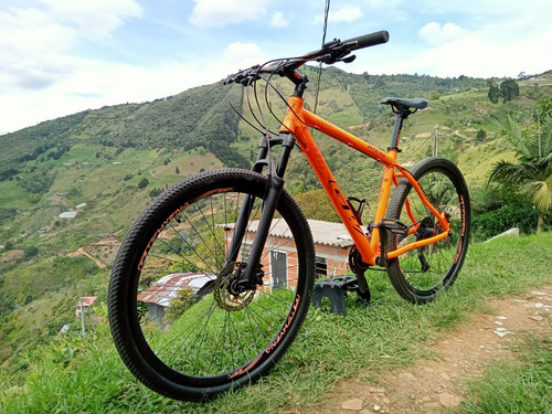 Bicicleta Gw Hyena 9.3 // Talla L // Rin 29 // Shimano Altus