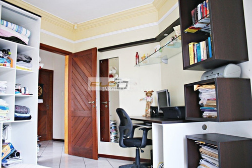 Imagem 10 de 30 de Casa Ampla Com Pátio E Edícula Em Forquilhinhas. - 3476