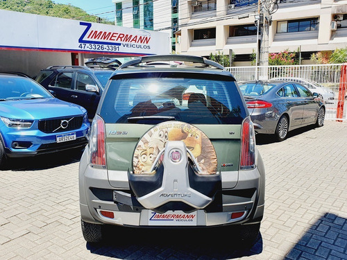 Imagem 7 de 12 de Fiat Idea Adventure Locker 1.8 Flex 2014
