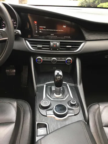 Alfa Romeo Giulia 2.0 Ti At