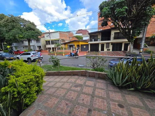 Casa En Venta En Estadio Medellin. Cod V13082