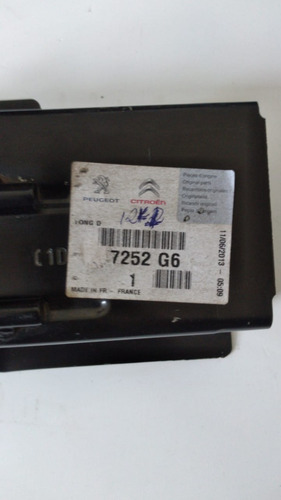 Imagem 3 de 3 de Suporte Saia Do Painel Traseiro Direita Peugeot 206 Original