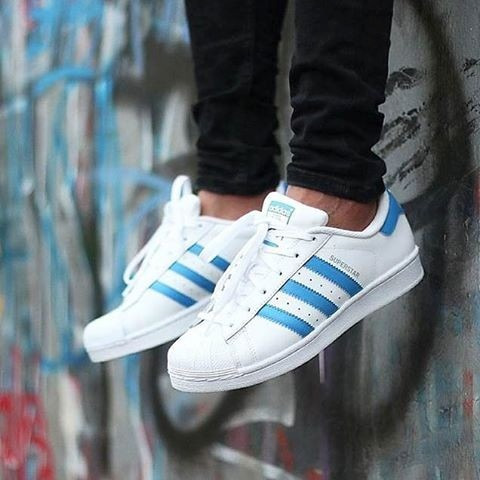 adidas superstar blancos con azul