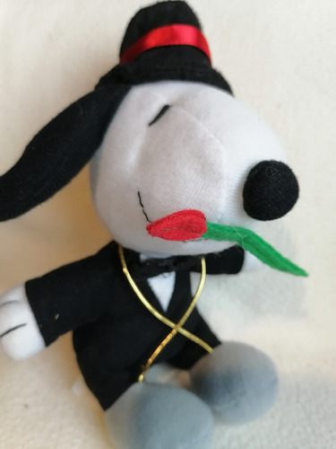 Peluche Original Snoopy Con Sombrero Negro 17cm. 