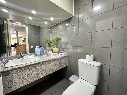 Casa En Venta De 7 Dorm. En Vitacura