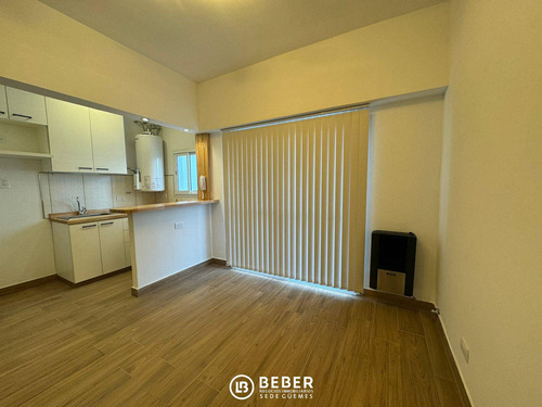 En Venta - Departamento De 2 Ambientes Al Lateral, Reciclado A Nuevo - Plaza Colon