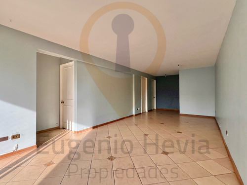 Departamento Frente A Plaza En P De Valdivia / E Yáñez