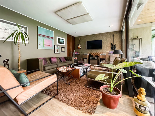 Casa En Arriendo De 5 Dorm. En Colina
