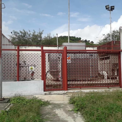 Imagen 14 de 26 de Leal Pérez Vende Bomba De Gasolina En Puerto Cabello