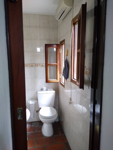 Casa 6 Amb. En Barrio El Cortijo, Malvinas Arg.